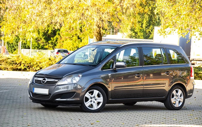 Opel Zafira cena 20900 przebieg: 220000, rok produkcji 2010 z Golub-Dobrzyń małe 781